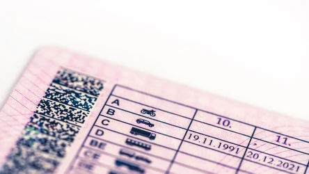 Za jazdę bez aktualnych uprawnień przewidziany jest wysoki mandat