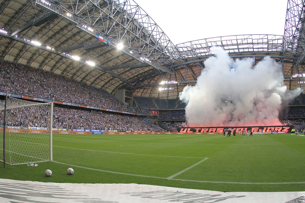Ten pirotechniczny pokaz UEFA "wyceniła" na kwotę 25 tys. euro Ten pirotechniczny pokaz UEFA "wyceniła" na kwotę 25 tys. euro