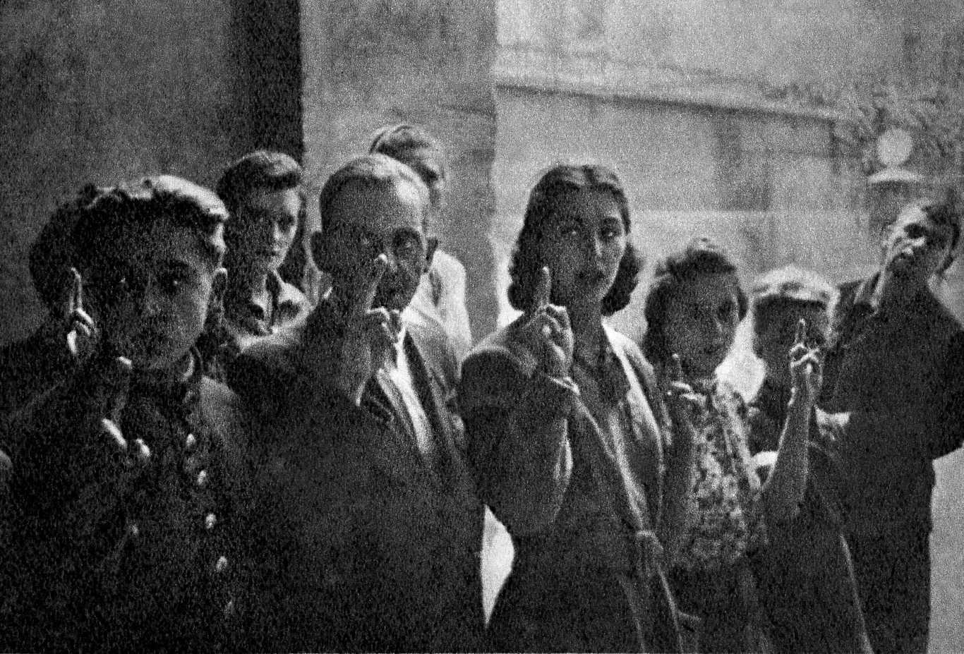 Ochotnicy z Powiśla składają przysięgę (1944 r.) Ochotnicy z Powiśla składają przysięgę (1944 r.)