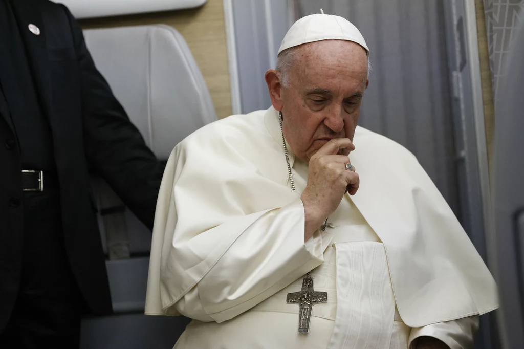 W nocy z piątku na sobotę polskiego czasu papież Franciszek wrócił do Watykanu z pielgrzymki do Kanady W nocy z piątku na sobotę polskiego czasu papież Franciszek wrócił do Watykanu z pielgrzymki do Kanady