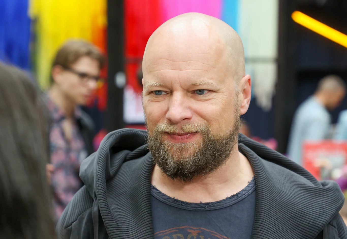 Maciej Stuhr wsparł Stinga na scenie podczas jego koncertu w Warszawie. Wspónie odczytali apel dot. wojny w Ukrainie i demokracji Maciej Stuhr wsparł Stinga na scenie podczas jego koncertu w Warszawie. Wspónie odczytali apel dot. wojny w Ukrainie i demokracji