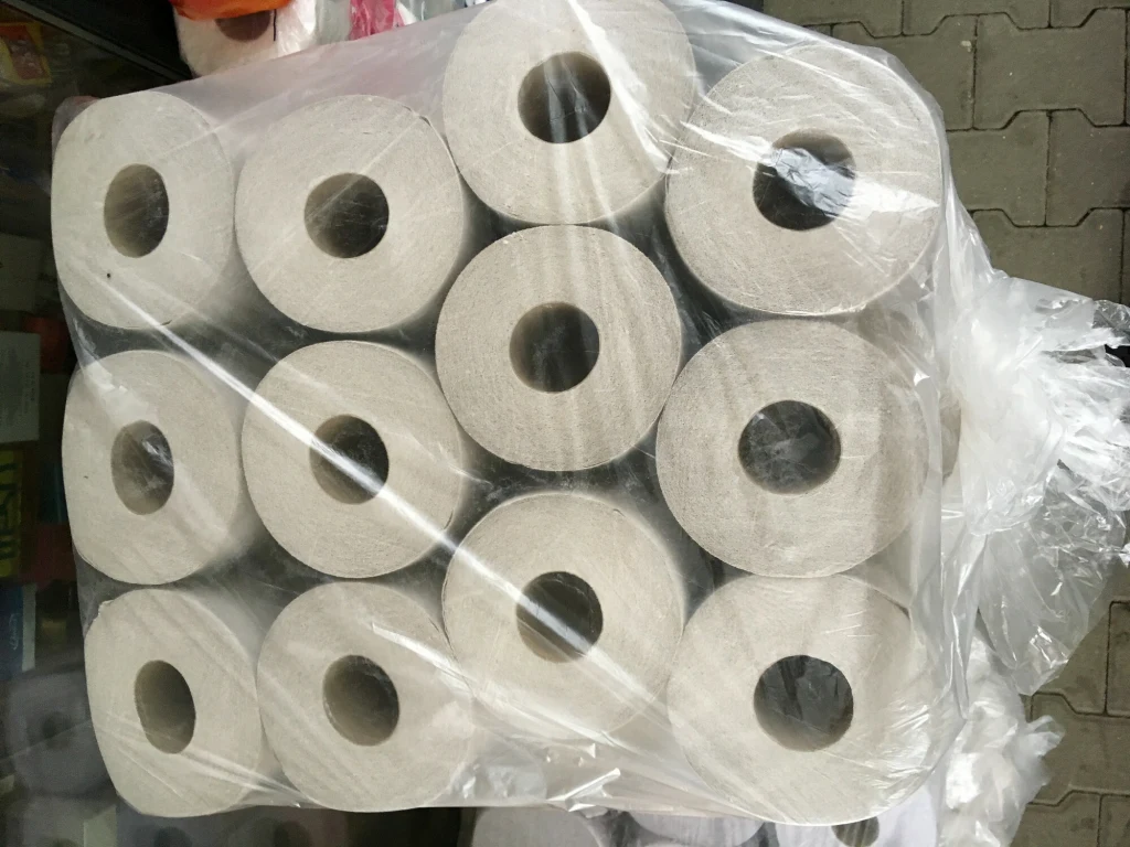 Z toalet w szkole podstawowej w Poznaniu zniknął papier toaletowy. Zdj. ilustracyjne