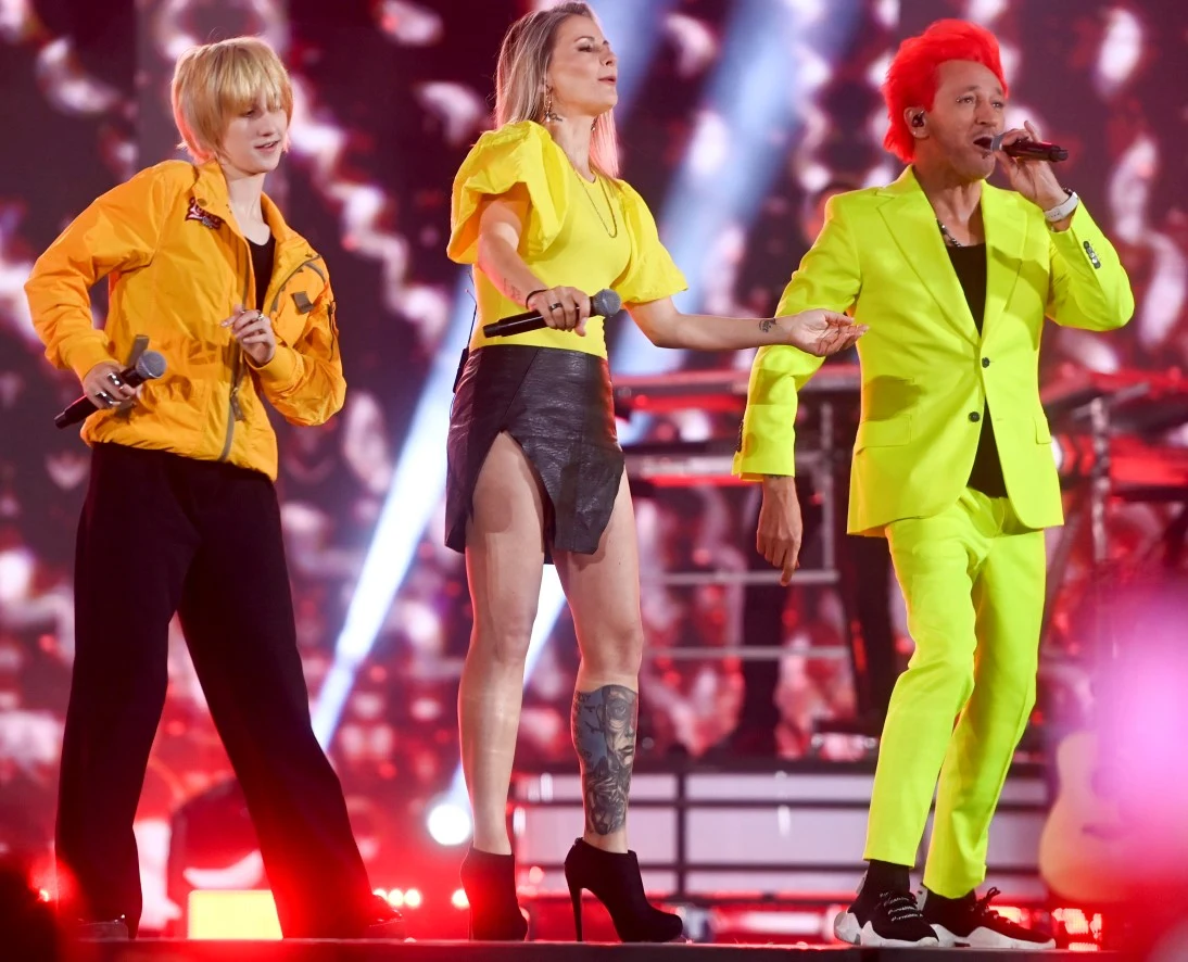 Michał Wiśniewski, Anną Świątczak i ich córka Etiennette razem na scenie Michał Wiśniewski, Anną Świątczak i ich córka Etiennette razem na scenie