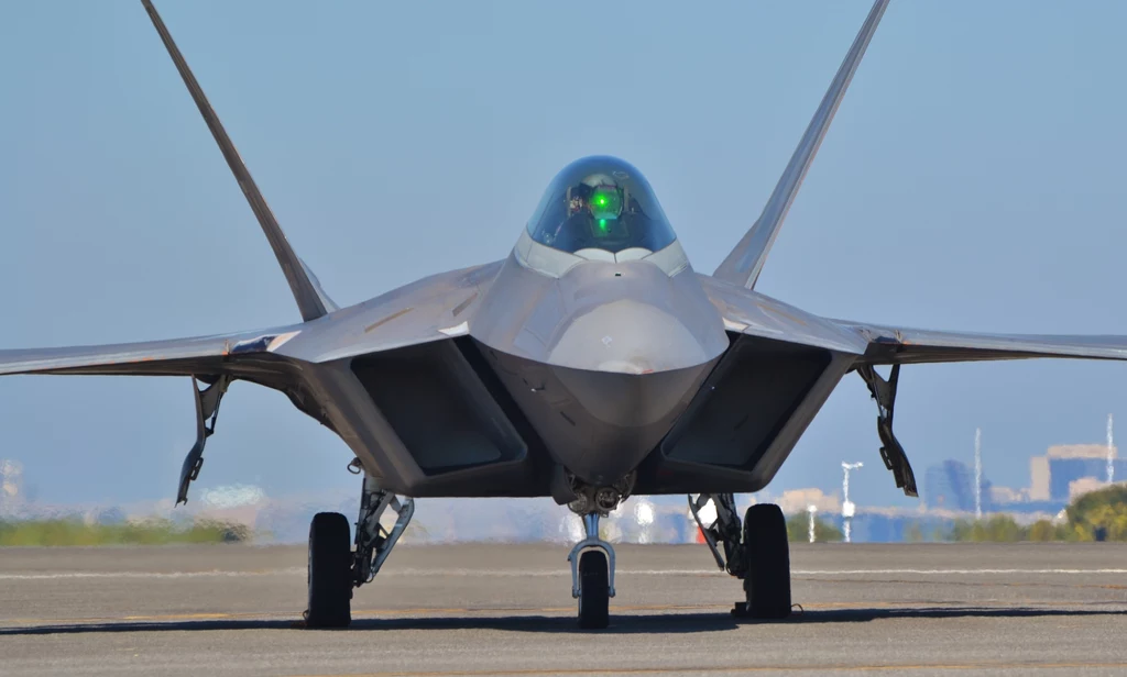 F-22 Raptor jest jednym z najnowocześniejszych samolotów bojowych na świecie