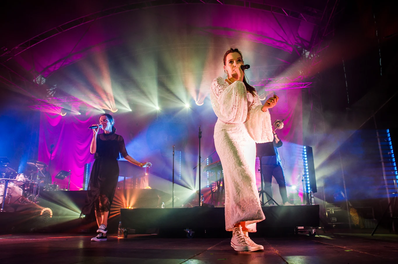 Płyta "Uczta" ma już status podwójnej platyny za sprzedaż ponad 60 tys. sztuk. Płyta "Uczta" ma już status podwójnej platyny za sprzedaż ponad 60 tys. sztuk.