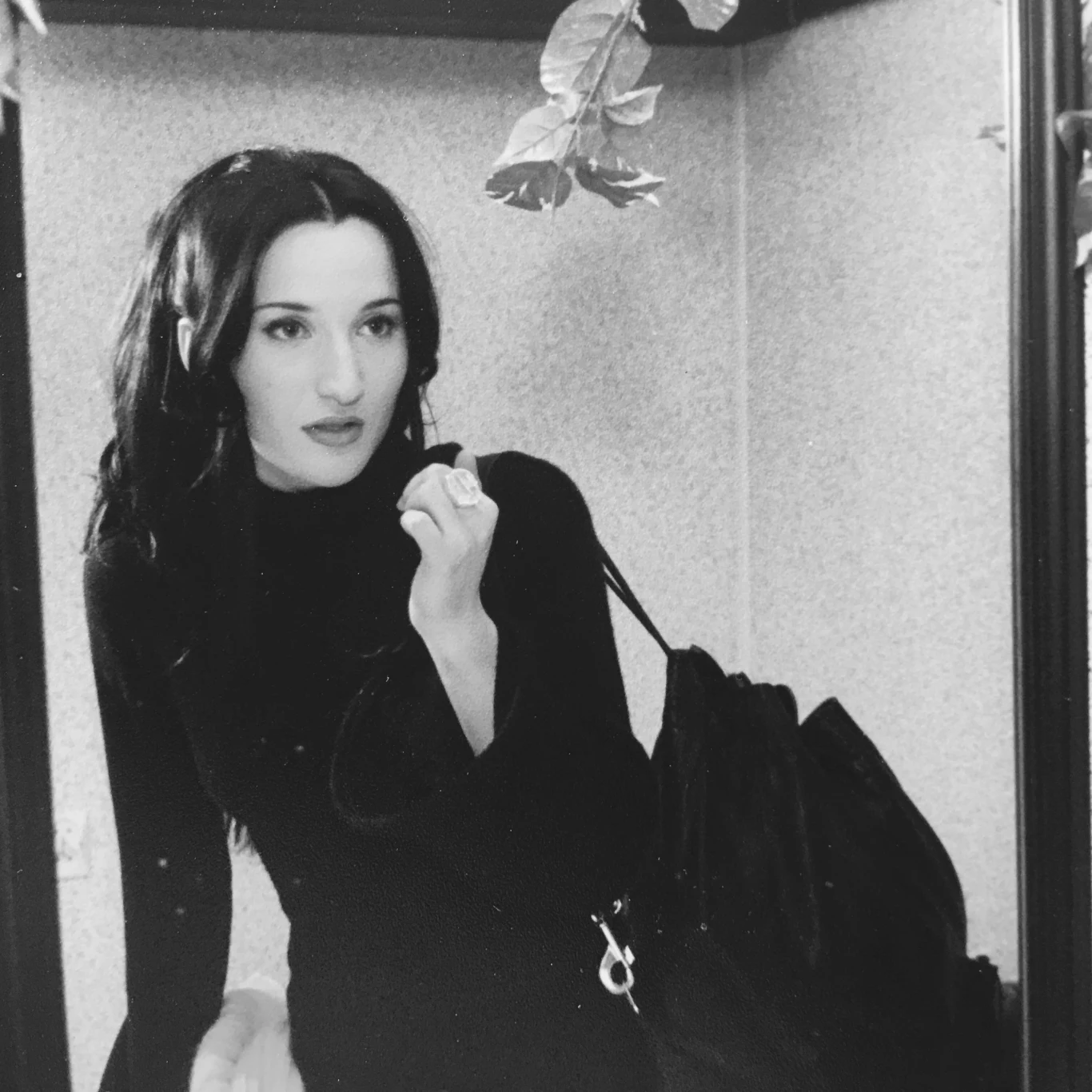 Justyna Steczkowska urodziła się 2 sierpnia 1972 roku w Rzeszowie. Pochodzi z wielodzietnej rodziny muzykującej (ojciec - dyrygent, matka - nauczycielka muzyki), z którą wyjeżdżała na długie trasy koncertowe po Europie Zachodniej, polskiej publiczności prezentując się np. w programie telewizyjnym "Spotkania muzykujących rodzin".