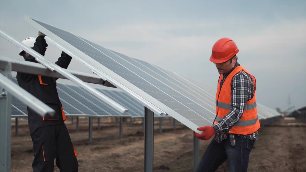 Powstanie pięć nowych farm PV o mocy 17 MW dla PGE Energia Odnawialna