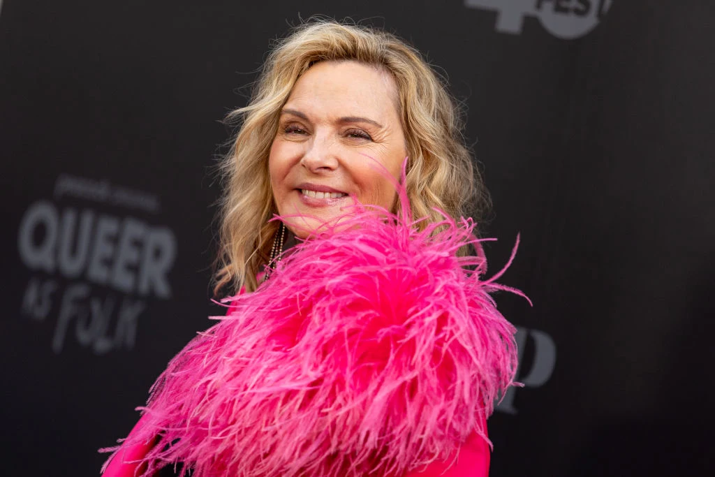 Kim Cattrall ma 64 lata. Nie boi się kolorów!