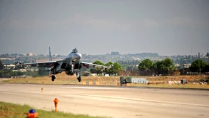 Model myśliwca Su-35, który Rosja ma przekazywać Iranowi