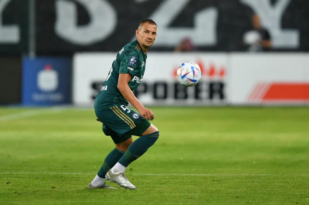 PKO Ekstraklasa: Legia Warszawa - Piast Gliwice. O której godzinie początek? Gdzie oglądać? Transmisja w tv i stream online. Na zdjęciu Artur Jędrzejczyk (Legia)