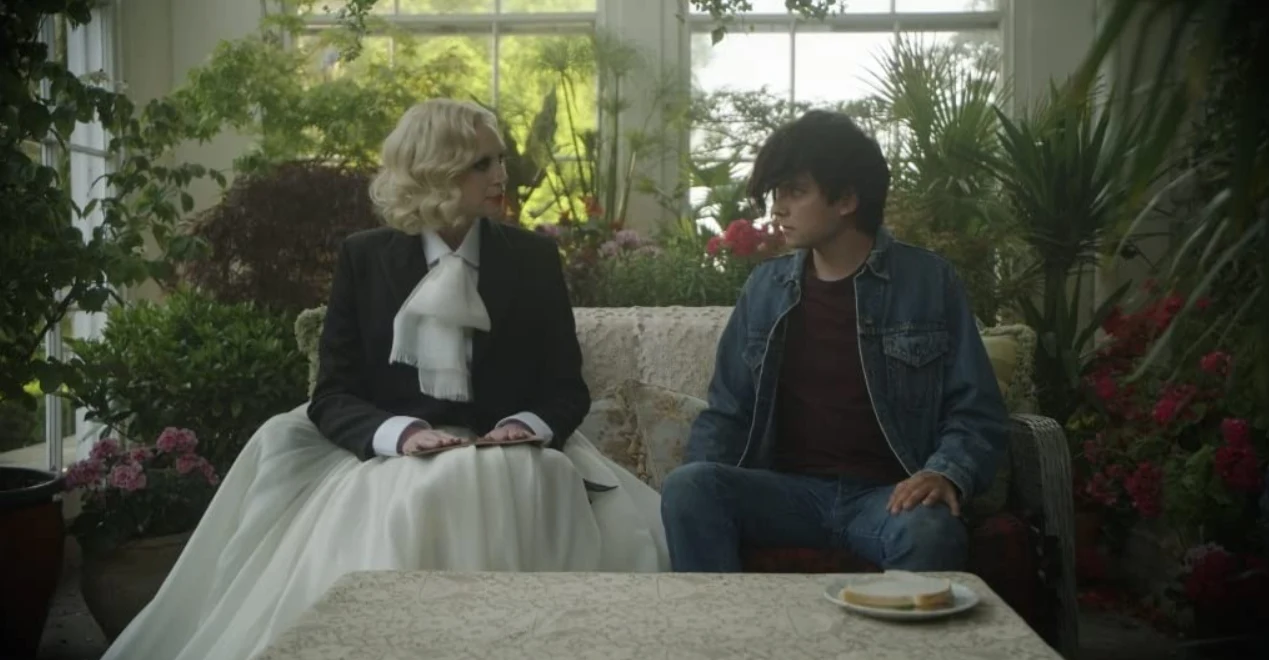 Gwendoline Christie i Asa Butterfield w filmie "Flux Gourmet"