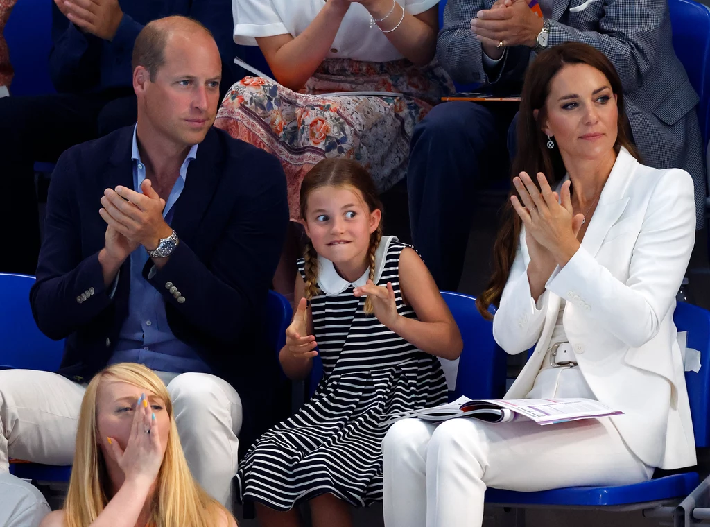Księżna Kate, księżniczka Charlotte i książę William na Igrzyskach Wspólnoty Narodów w Birmingham Księżna Kate, księżniczka Charlotte i książę William na Igrzyskach Wspólnoty Narodów w Birmingham