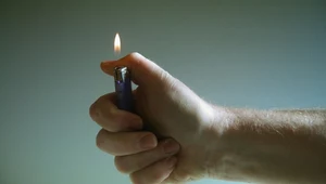 Mężczyzna przypalał dziecko zapalniczką