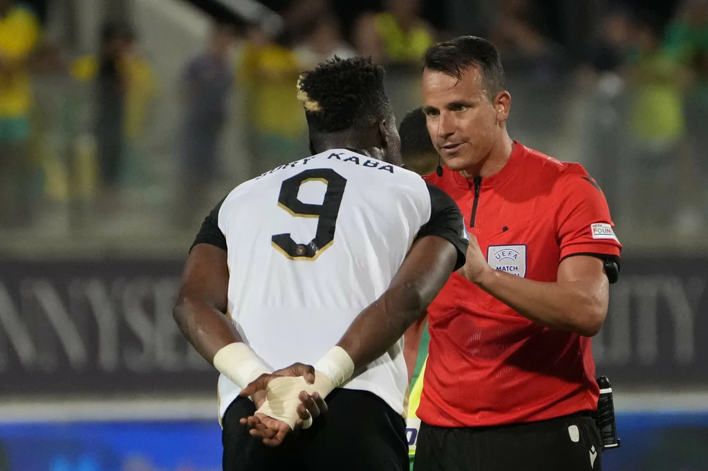 Liga Mistrzów. Sory Kaba komentuje decyzję sędziego podczas meczu AEK Larnaka - FC Midtjylland Liga Mistrzów. Sory Kaba komentuje decyzję sędziego podczas meczu AEK Larnaka - FC Midtjylland