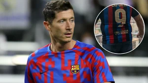 To on przejął teraz "9" w Barcelonie. Lewandowski musi jeszcze poczekać