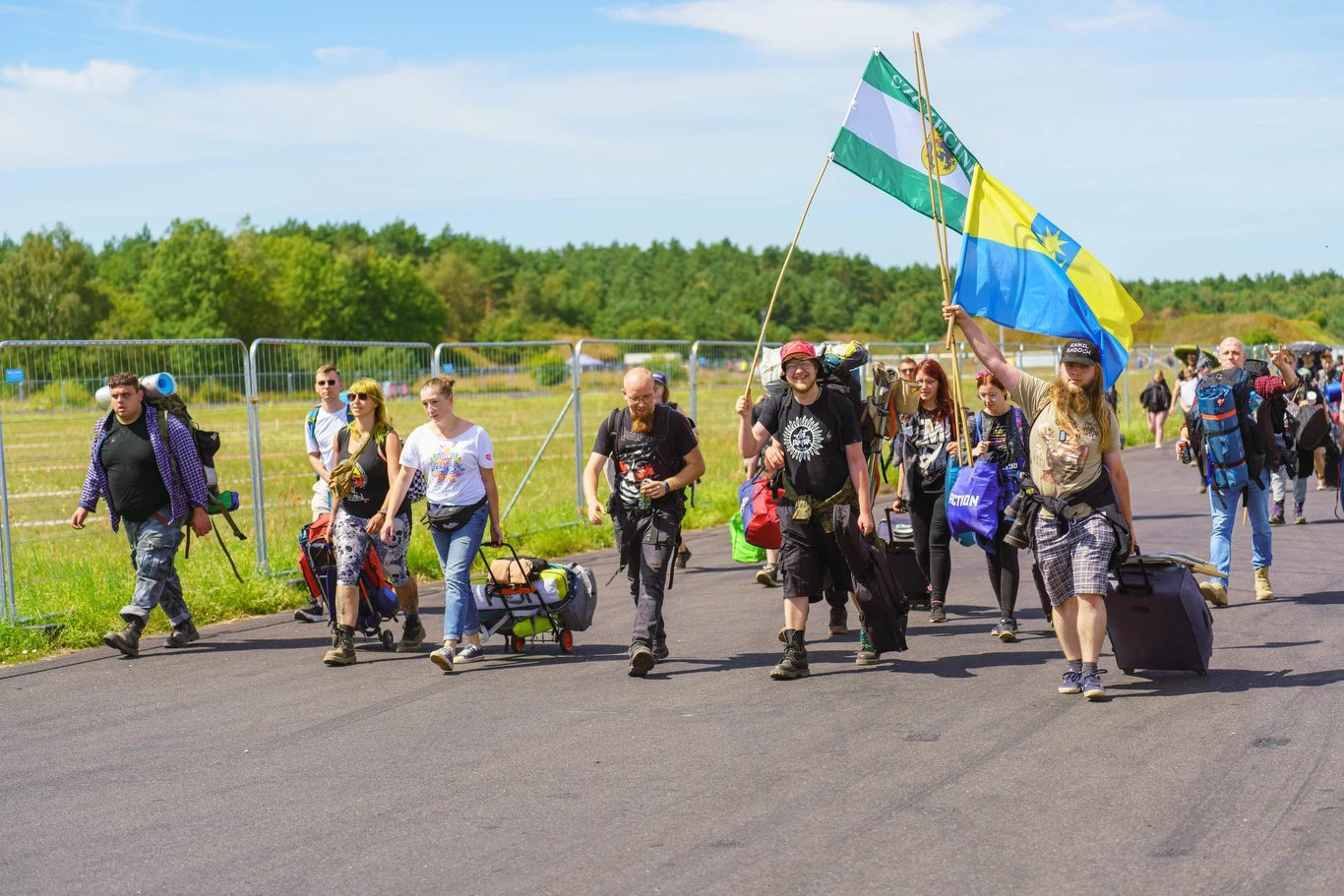 Na festiwalowym polu Pol'and'Rock 2022 pojawia się coraz więcej fanów!