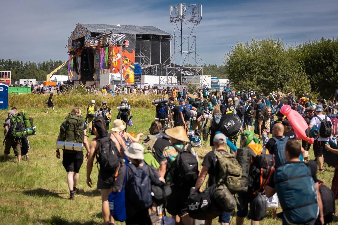 Na festiwalowym polu Pol'and'Rock 2022 pojawia się coraz więcej fanów!