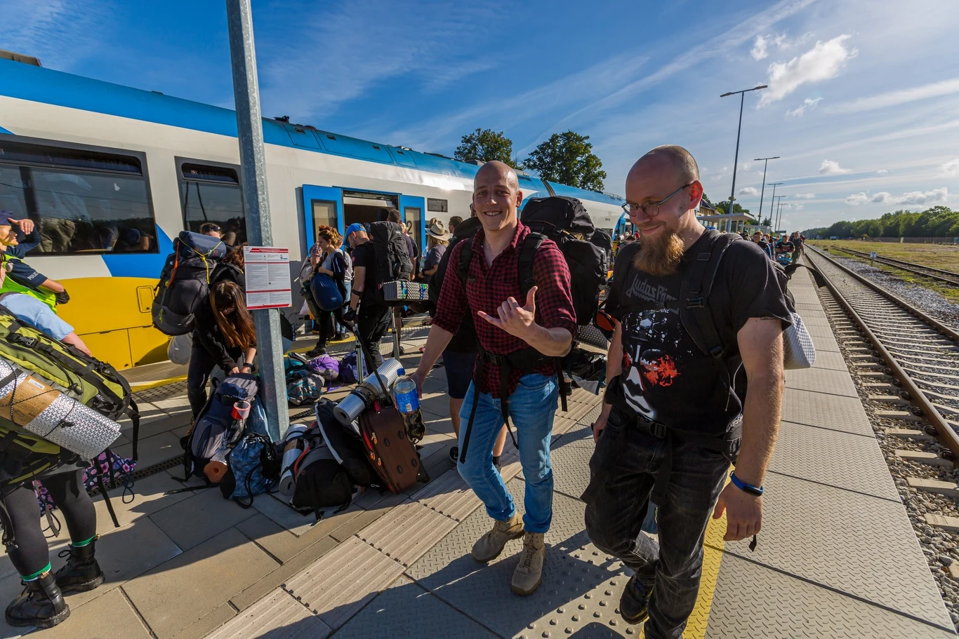 Na festiwalowym polu Pol'and'Rock 2022 pojawia się coraz więcej fanów!