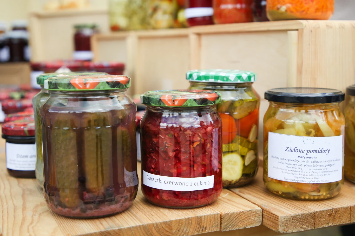 Warzywa i owoce pasteryzować można metodą "na sucho" lub "na mokro"