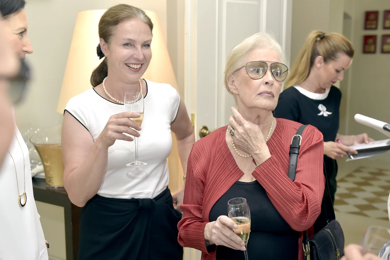 Beata Tyszkiewicz z córką, Karoliną Wajdą Beata Tyszkiewicz z córką, Karoliną Wajdą