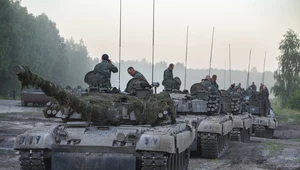 Polscy żołnierze podczas ćwiczeń w czołgach PT-91 Twardy