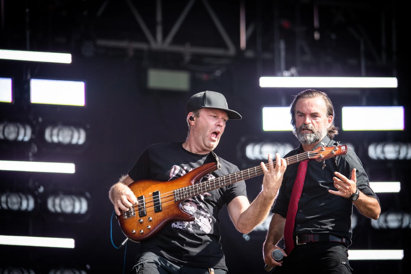Zobacz zdjęcia z koncertu grupy Dirty Shirt na Dużej Scenie 28. Pol'and'Rock Festival!