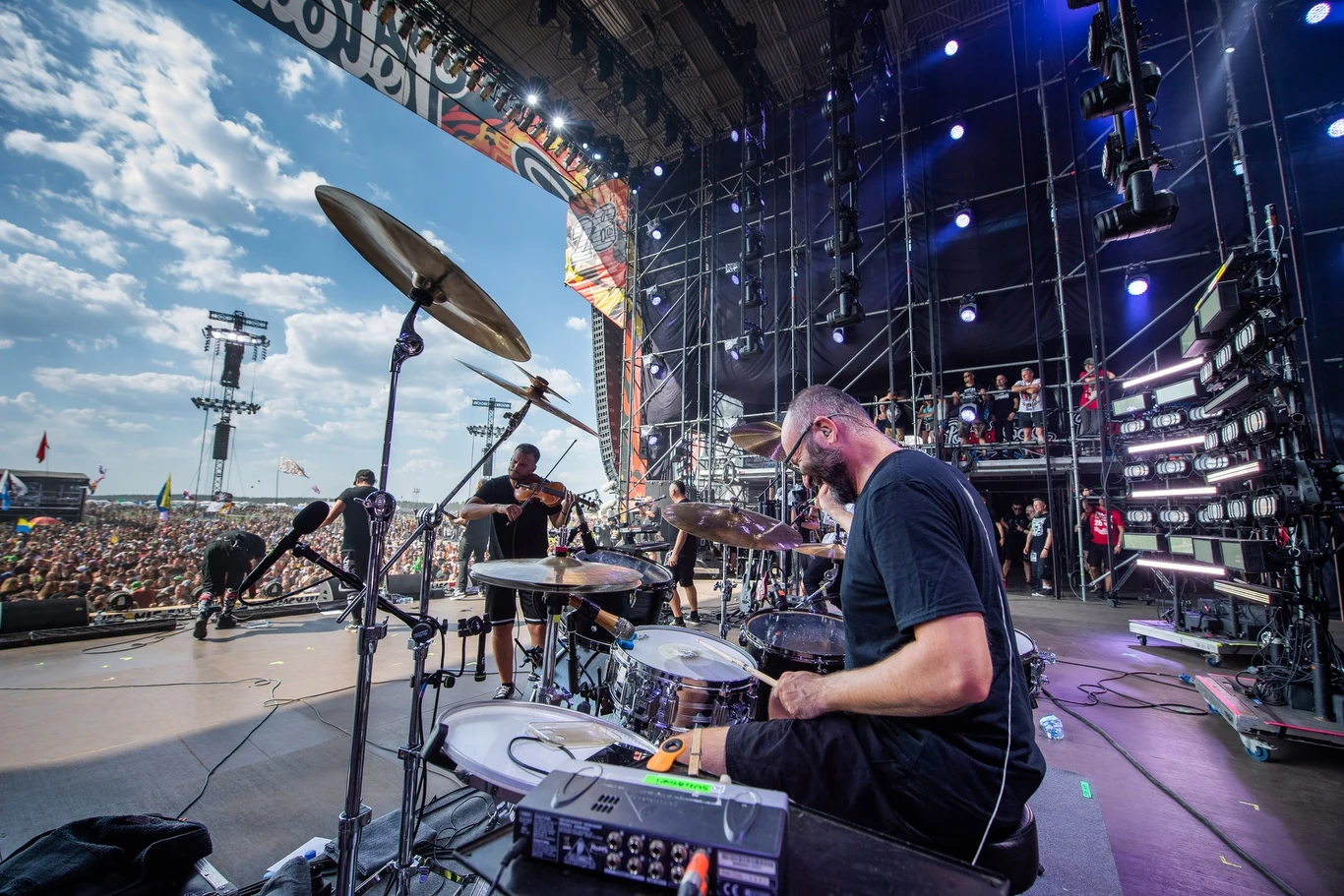 Zobacz zdjęcia z koncertu grupy Dirty Shirt na Dużej Scenie 28. Pol'and'Rock Festival!