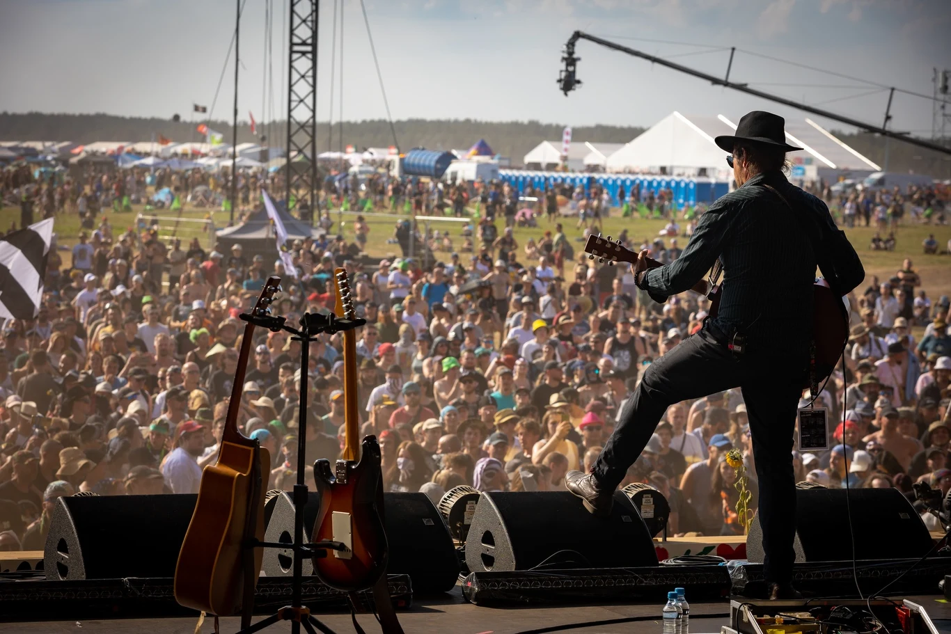 Zobacz zdjęcia z koncertu grupy Sztynwy Pal Azji na Dużej Scenie Pol'and'Rock Festival 2022 na lotnisku Czaplinek-Borczyno