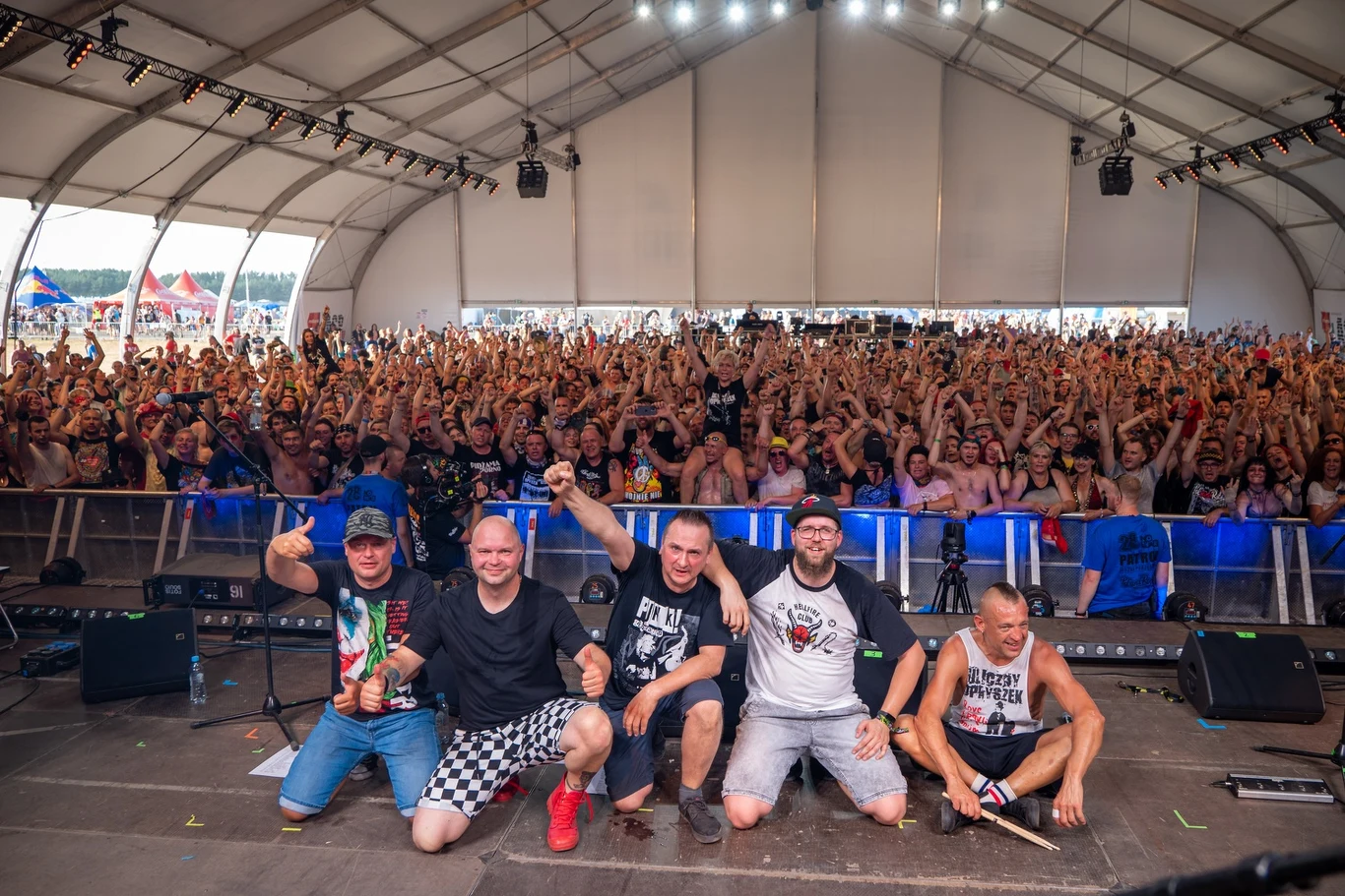 Zobacz zdjęcia z koncertu grupy Uliczny Opryszek na Małej Scenie Pol'and'Rock Festival 2022 Zobacz zdjęcia z koncertu grupy Uliczny Opryszek na Małej Scenie Pol'and'Rock Festival 2022