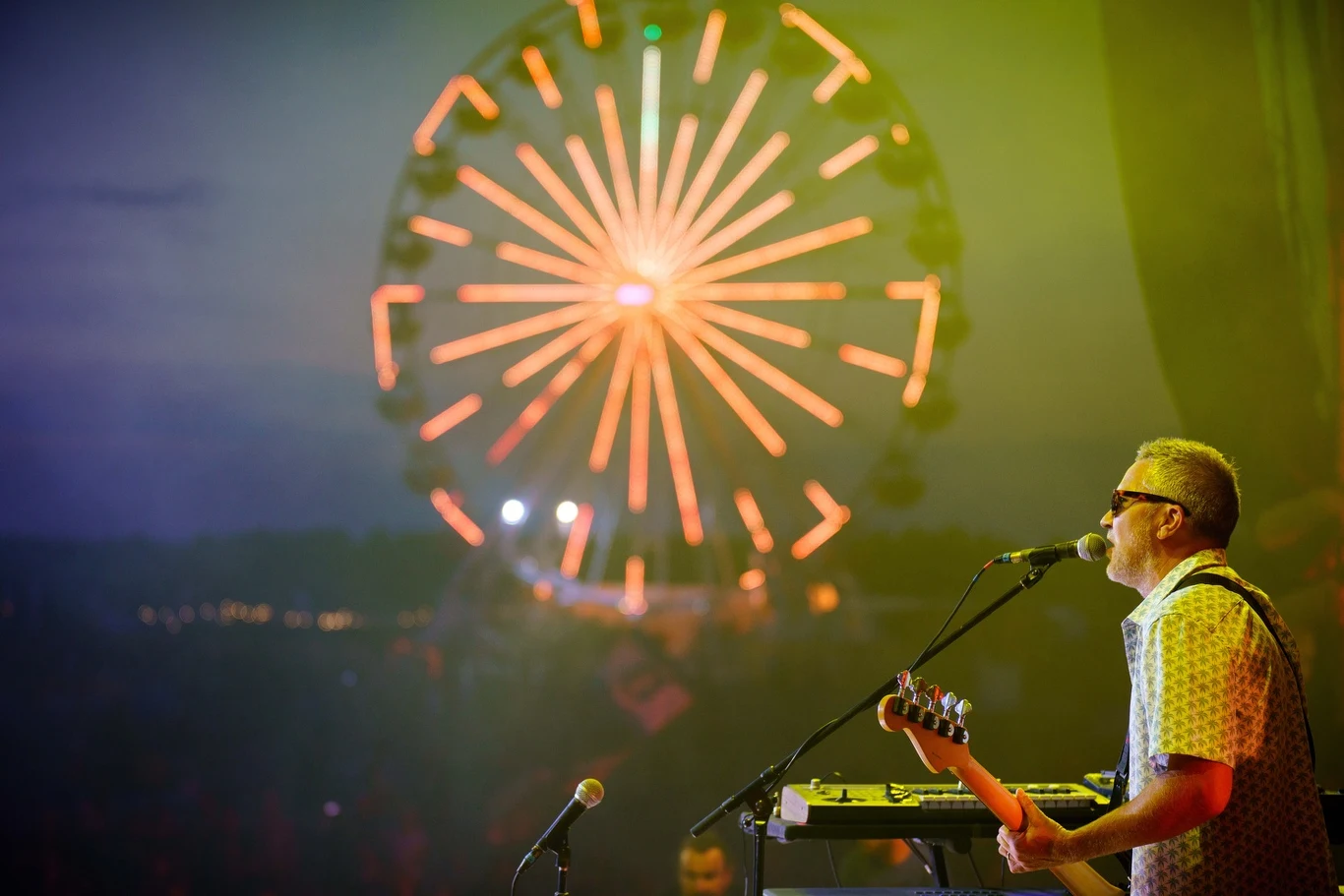 Pochodzący z Nowego Jorku zespół Fun Lovin' Criminals powstał w 1993 roku w klubie "Rave Club Limelight". W 1996 roku ukazała się pierwsza studyjna płyta zespołu zatytułowana "Come Find Yourself", zawierająca singel "Love Unlimited".