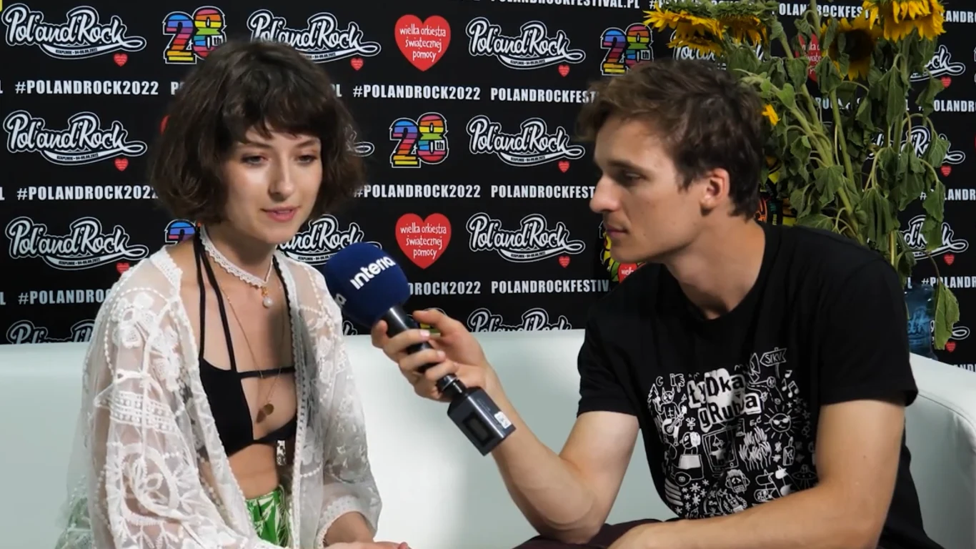 Kwiat Jabłoni podczas rozmowy z naszym portalem na Pol'and'Rock Festival 2022 Kwiat Jabłoni podczas rozmowy z naszym portalem na Pol'and'Rock Festival 2022