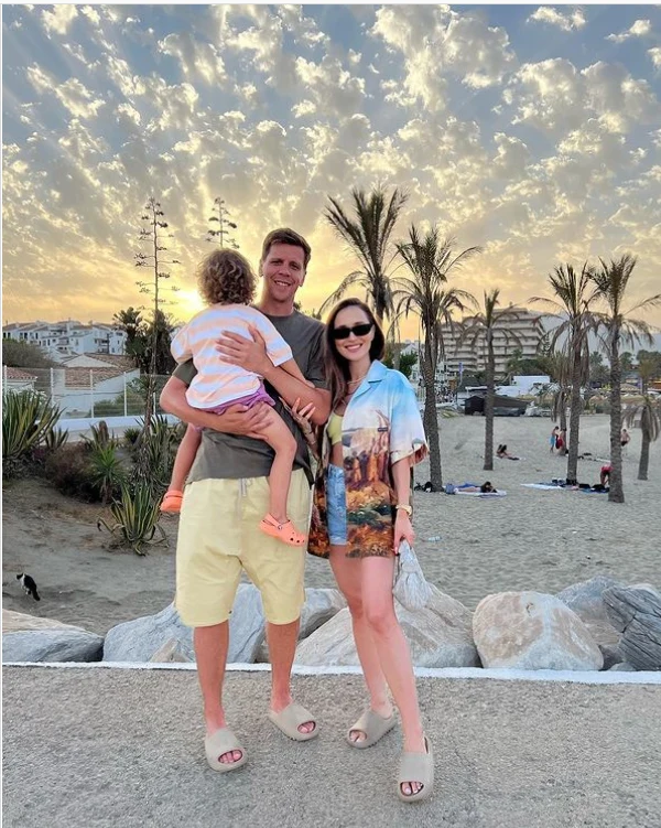 Wojciech Szczęsny z Mariną pokochali drogie klapki Wojciech Szczęsny z Mariną pokochali drogie klapki