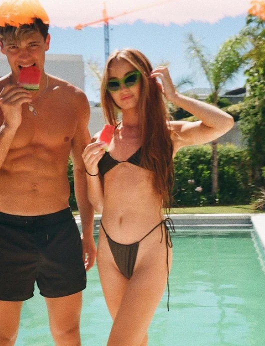 Angelika Mucha też pokochała mikrobikini w te wakacje Angelika Mucha też pokochała mikrobikini w te wakacje