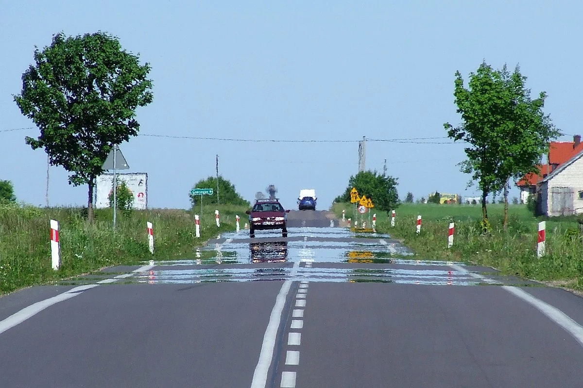 Zjawisko mirażu dolnego na jezdni