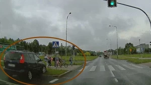 Kamerka samochodowa zarejestrowała brawurową jazdę 27-latka