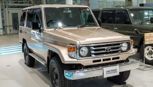 Fabrycznie nowa, klasyczna Toyota Land Cruiser 70. Chętni stoją w kolejkach