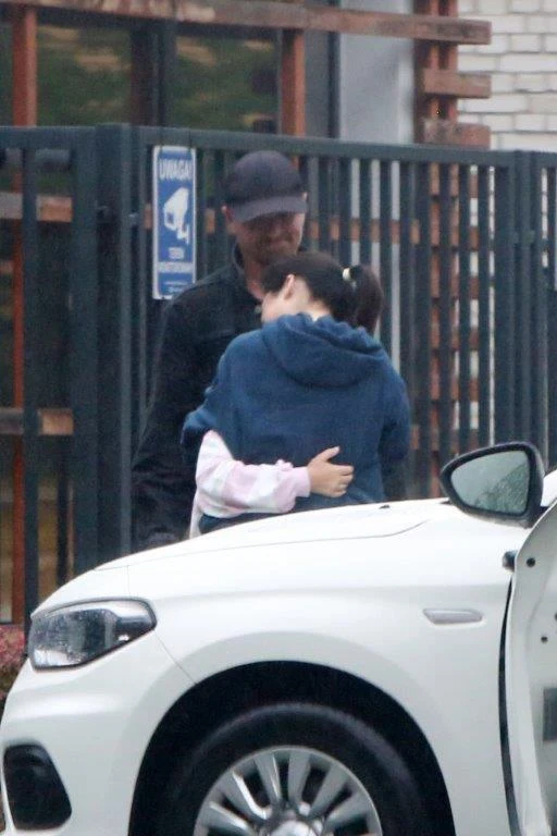 Cichopek i Hakiel spotkali się na podjeździe. Przekazywali sobie dzieci i nie brakowało emocji