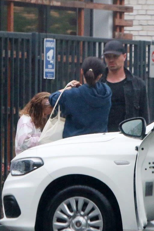 Cichopek i Hakiel spotkali się na podjeździe. Przekazywali sobie dzieci i nie brakowało emocji