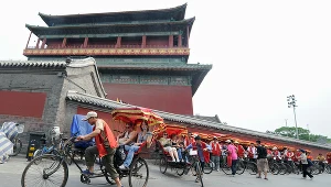 Obecnie ok. 64 proc. osób w wieku 25-34 z Chin jest niewykwalifikowana, czyli skończyło nie więcej niż dziewięć klas szkoły