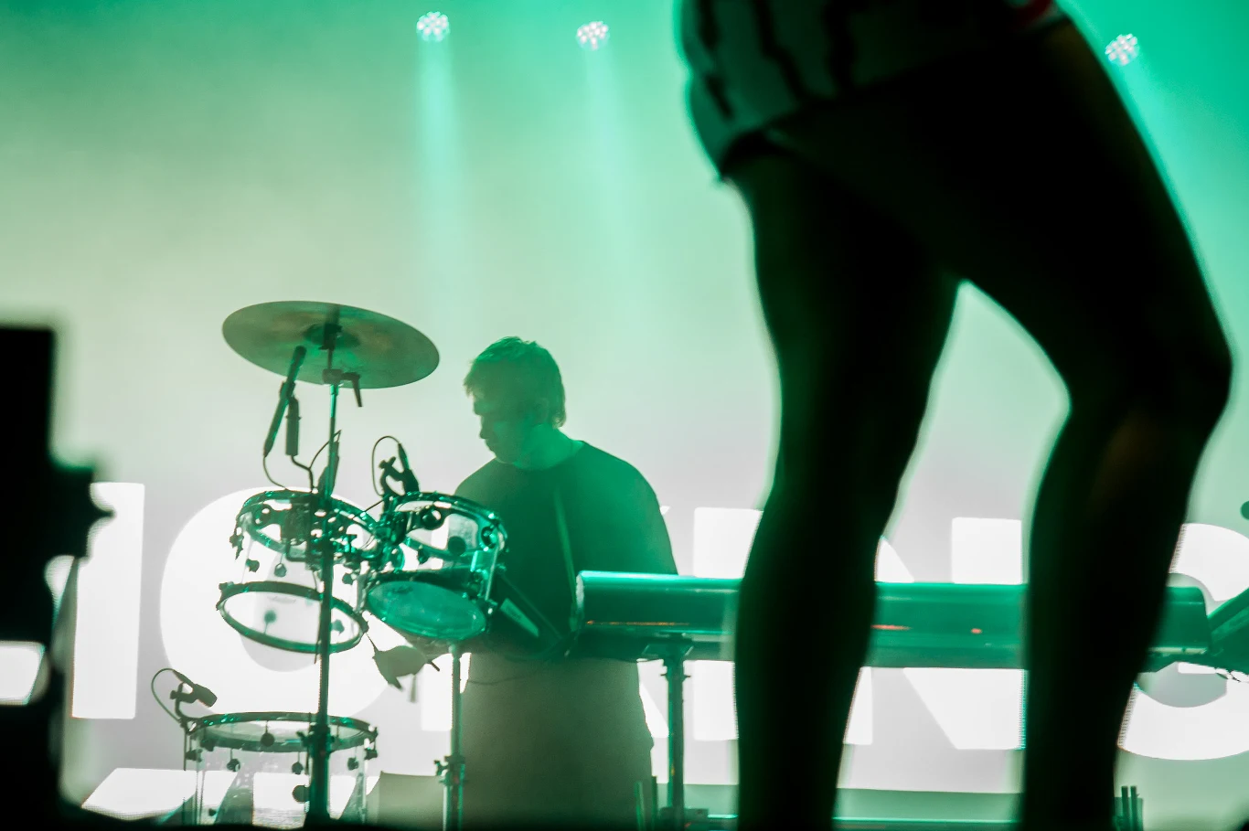 Mura Masa zaprezentował swój set na OFF Festival. DJ-owi towarzyszyła wokalistka Bonzai Mura Masa zaprezentował swój set na OFF Festival. DJ-owi towarzyszyła wokalistka Bonzai