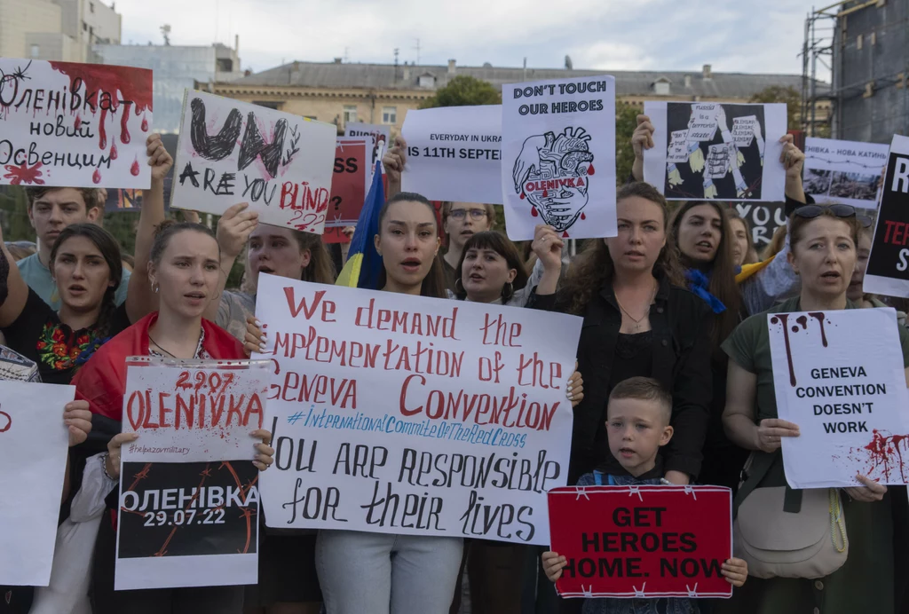 Obywatele Ukrainy biorą udział w wiecu poparcia dla ukraińskich jeńców wojennych