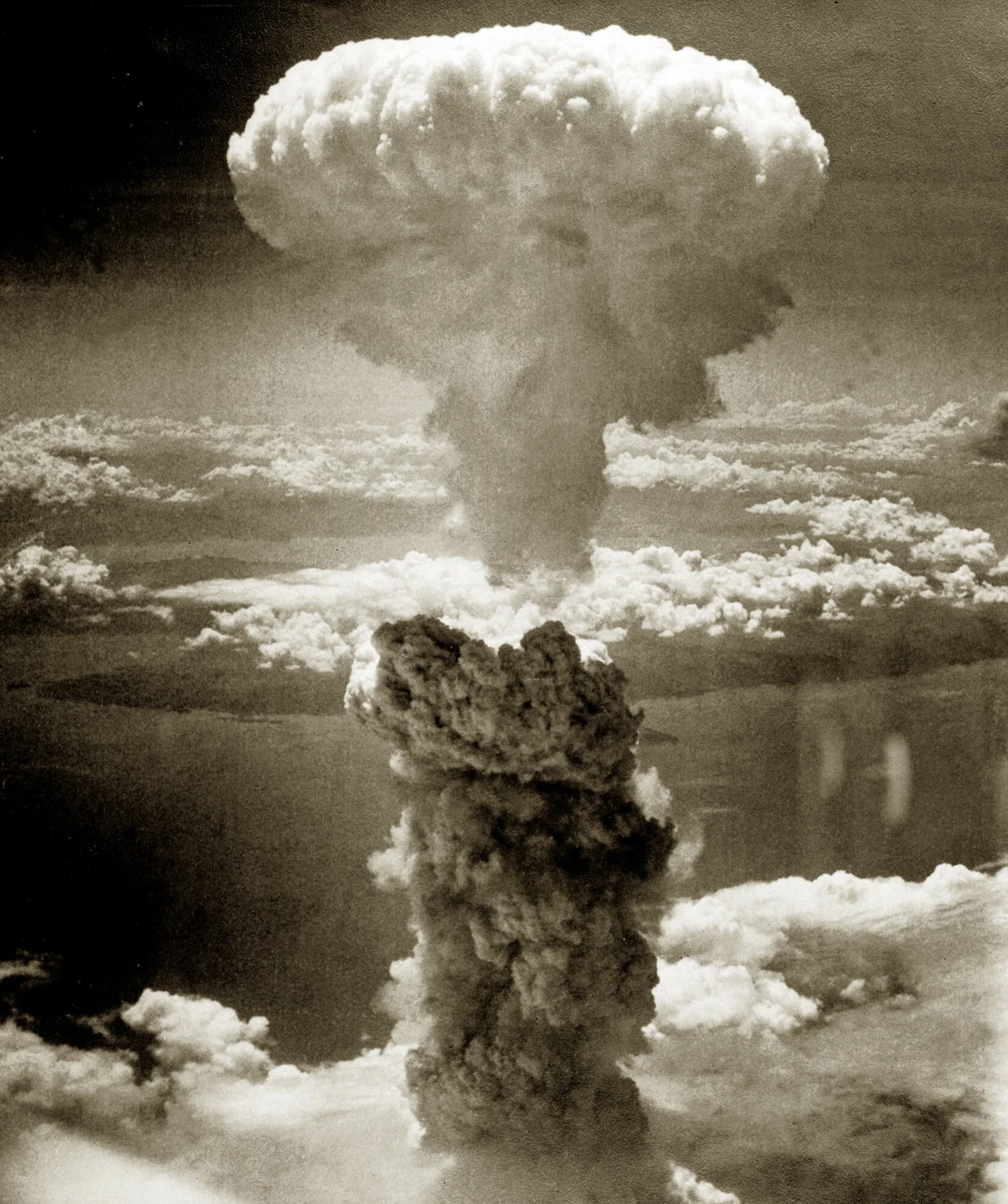Grzyb atomowynad Nagasaki Grzyb atomowynad Nagasaki