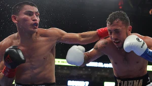 Vergil Ortiz junior (z lewej) w walce z Michaelem McKinsonem