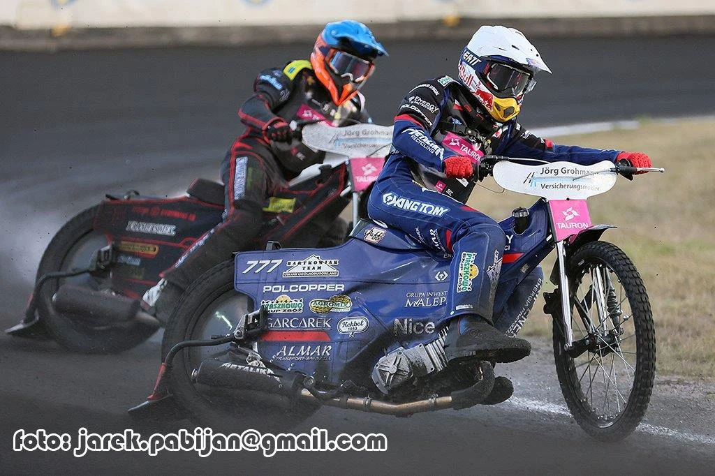 Piotr Pawlicki przed Oliverem Berntzonem