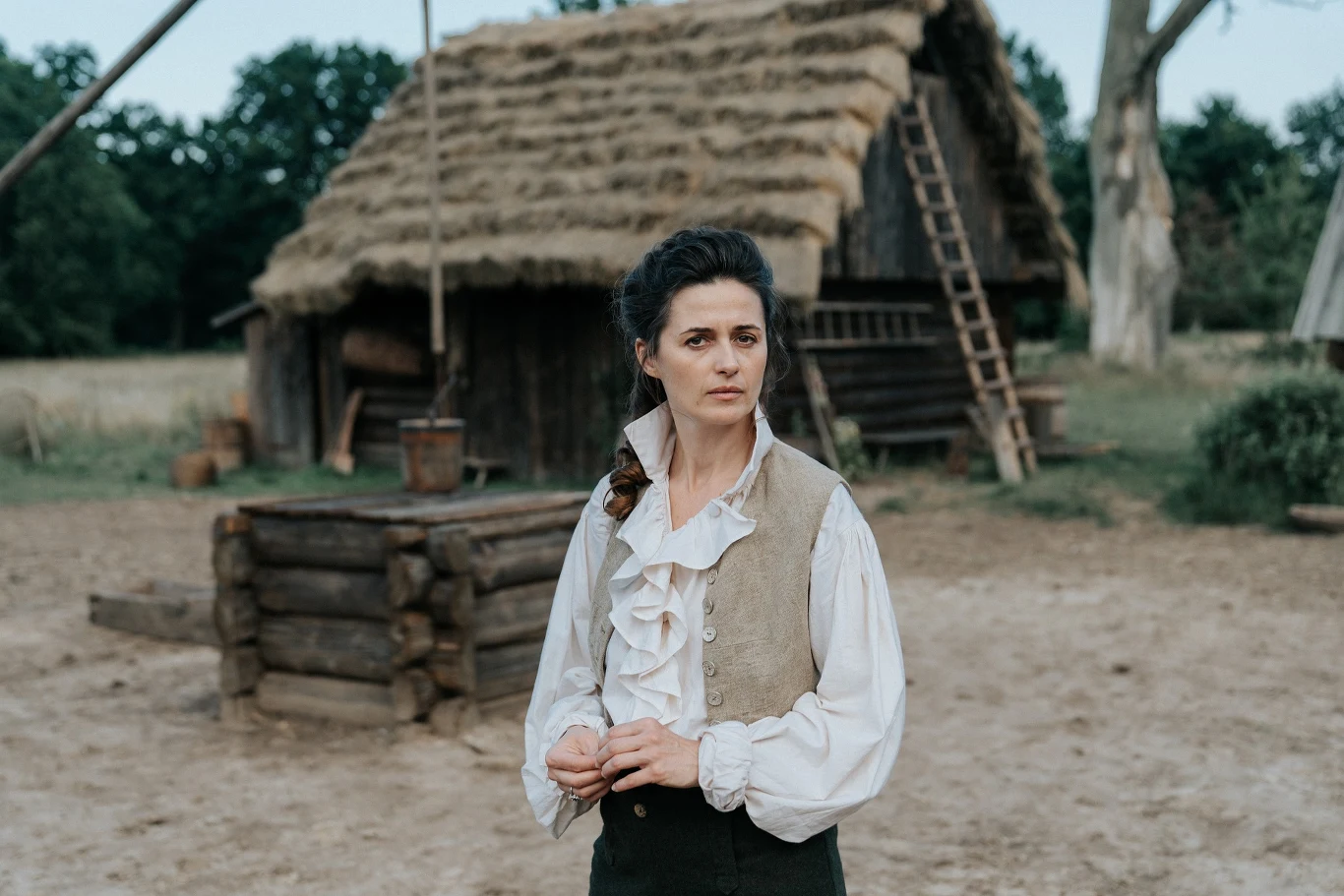 W trakcie ucieczki Ignac spotyka na swojej drodze Domingo, a między mężczyznami tworzy się silna więź porozumienia, mimo że obaj nie znają nawzajem swojego języka. Razem trafiają do dworku Pułkownikowej (Agnieszka Grochowska), gdzie Kościuszko ukrywa się, czekając na negocjacje z magnatami. Kos jest nieufny wobec Ignaca i trzyma go w areszcie, jednak w decydującym momencie to właśnie w rękach niepozornego szlacheckiego bękarta będą leżały losy powstania. Gdy nadejdzie chwila próby, Ignac będzie musiał wybrać - czy dalej podążać za swoim herbowym marzeniem i dziedzictwem ojca, czy też przyłączyć się do "Kosa" Kościuszki i walczyć z nim o najwyższą stawkę.