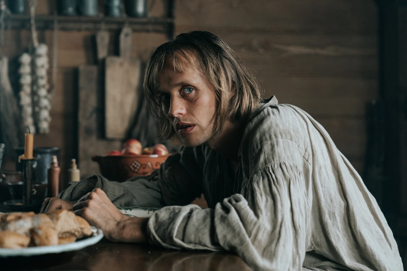 "Kos" to również pierwsza kinowa koprodukcja platformy streamingowej Viaplay w Polsce. Film jest współfinansowany przez Polski Instytut Sztuki Filmowej. "Kos" to ostra jak szabla, porywająca i nowoczesna, wypełniona wartką akcją i emocjami uniwersalna opowieść o ludziach, którzy w imię wolności i równości, pokonali wzajemne uprzedzenia i dzielące ich różnice.