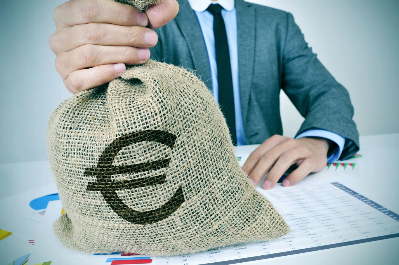 Euro zyskuje wobec dolara. Jest najsilniejsze od ponad trzech lat Euro zyskuje wobec dolara. Jest najsilniejsze od ponad trzech lat
