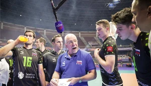 Mark Lebedew (w środku) stracił pracę tuż przed MŚ