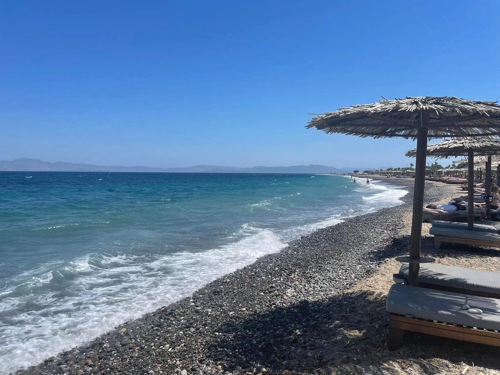 Większość plaż na Kos jest żwirowo-kamienista
