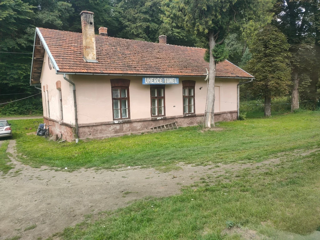 Przystanek Uherce Tunel, jeden z ostatnich na trasie Przystanek Uherce Tunel, jeden z ostatnich na trasie